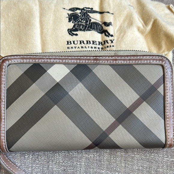 Burberry Checkered Wallet - Picture 1 of 6